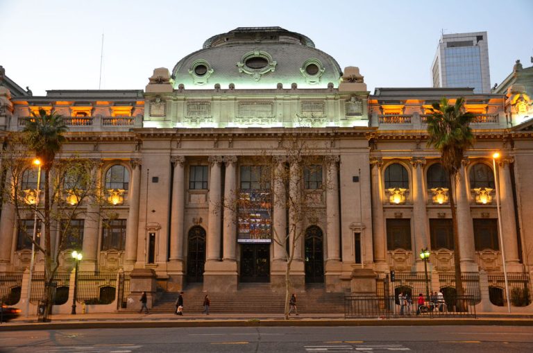 Bibliothèque nationale de Santiago - Turistik